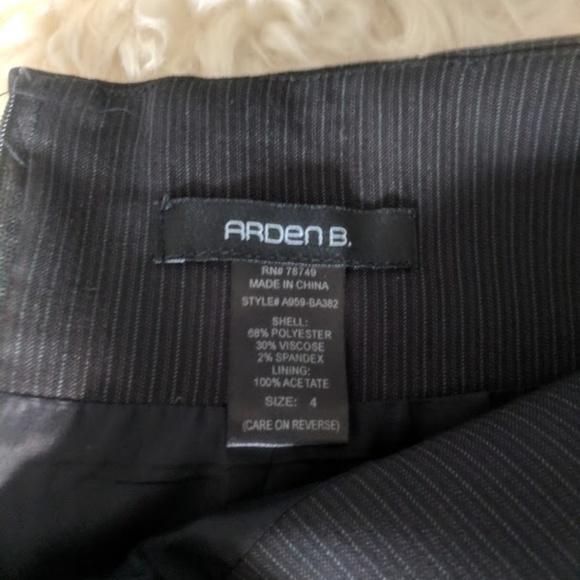 Arden B. Pinstripe & Lace Pencil Skirt- Size 4 - Picture 5 of 6